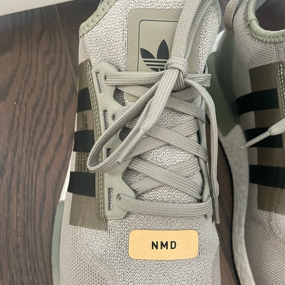 ADIDAS NMD_R1 V2 SHOES SIZE 12
